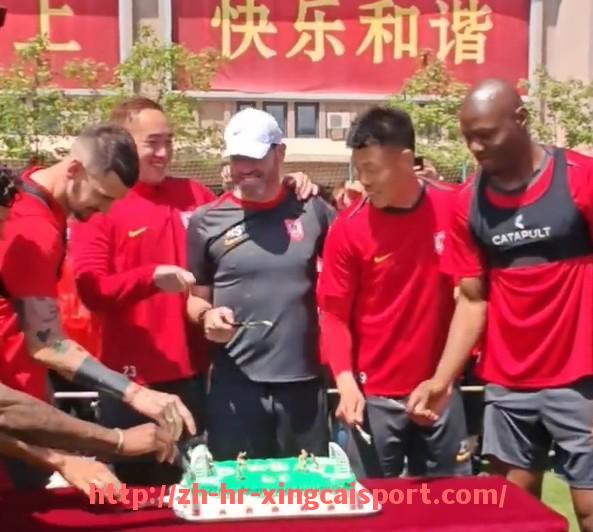 杏彩体育-世俱杯历届进球数统计及赛事攻击力演化趋势研究